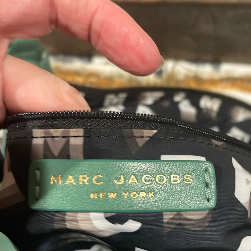 🥳🎉HOST PICK🎉🥳Gorgeous Marc Jacob’s leather bag - Picture 10 of 12